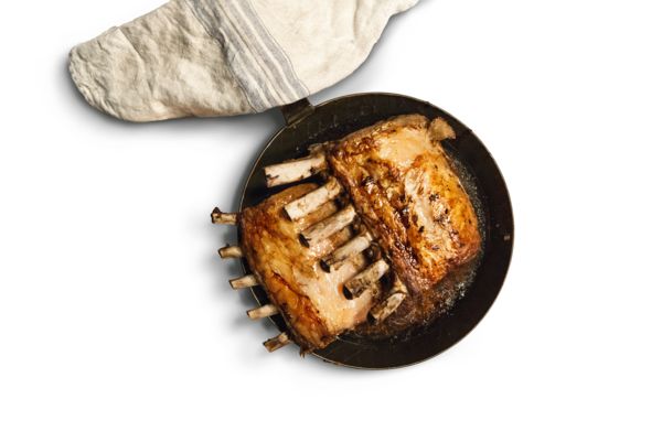 Cotlet de porc iberic marinat, cu piure de cartofi și vin euforizant