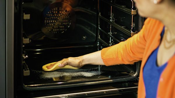 La pulizia del forno con il programma EasyClean®