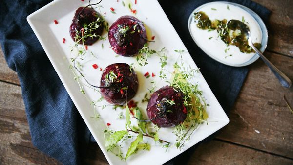 Oven-baked beetroot