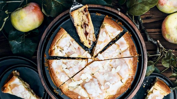 Rezept: Gedeckter Apfelkuchen mit Mandeln und Cranberries