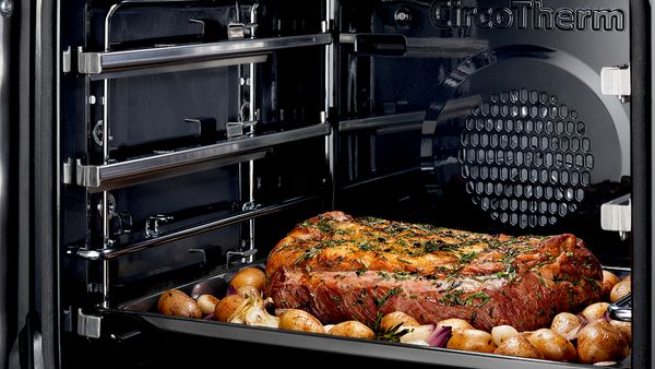NEFF Oven interior with CircoTherm® fan oven with roast beef dish