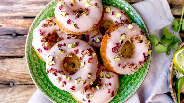 Pistachio and rose baked doughnuts 
