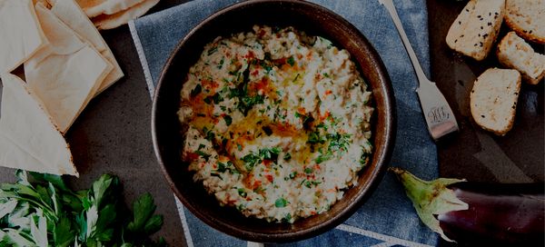 ΚΑΠΝΙΣΤΗ ΜΕΛΙΤΖΑΝΟΣΑΛΑΤΑ ΜΕ ΤΑΧΙΝΙ