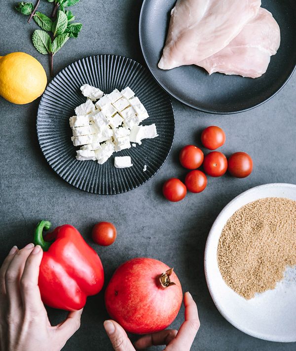 Rezept: Lauwarmer Couscous-Salat mit Hähnchen, Granatapfel und Minze | NEFF