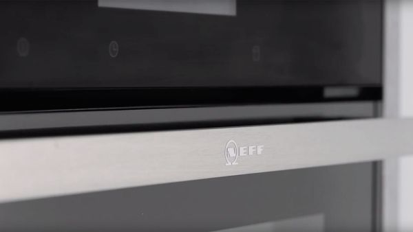 Video of the NEFF Slide&Hide oven