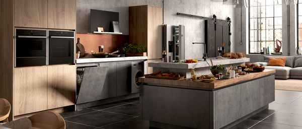 Cucina in legno e ardesia con elettrodomestici da incasso NEFF N 70