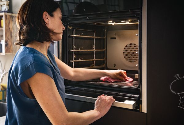 Come pulire il forno con pulizia pirolitica